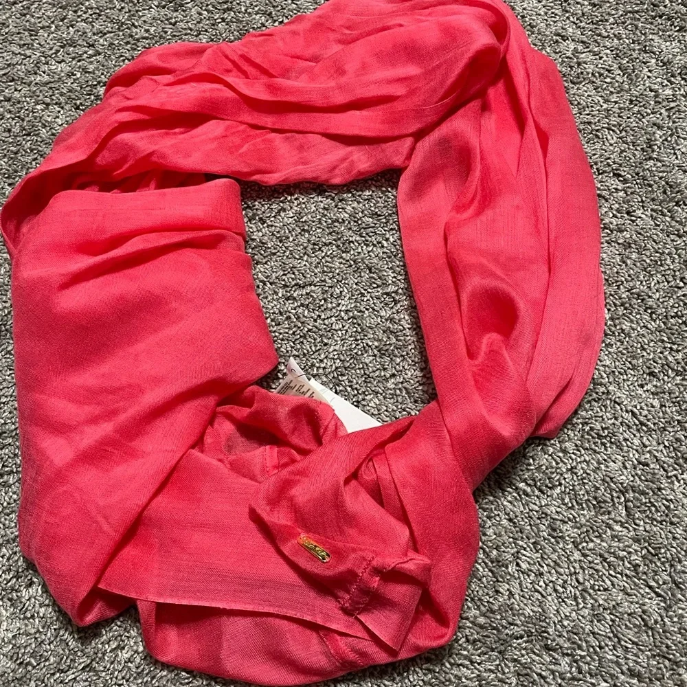 Calvin Klein scarf Women’s‎ Infinity Loop Coral Lightweight Gold Emblem NWT